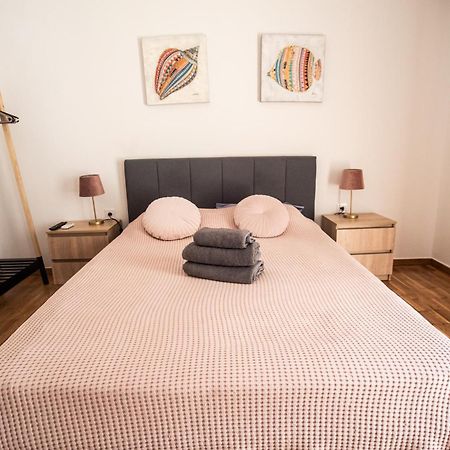 Explore Greece From Comfortable City Centre Apartment Chalkís Exteriör bild