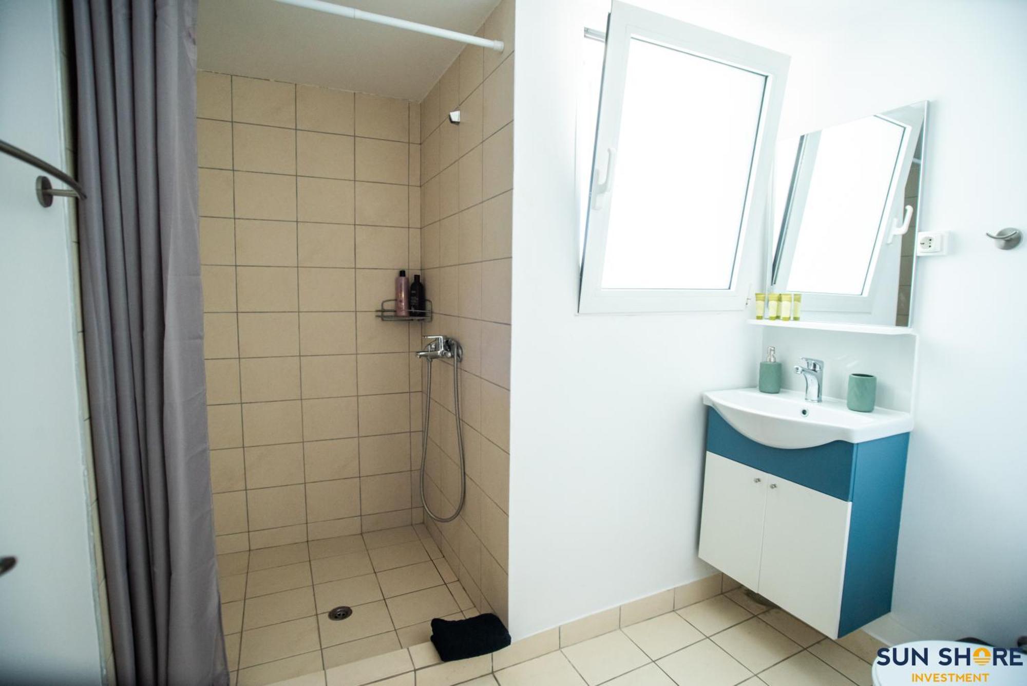 Explore Greece From Comfortable City Centre Apartment Chalkís Exteriör bild