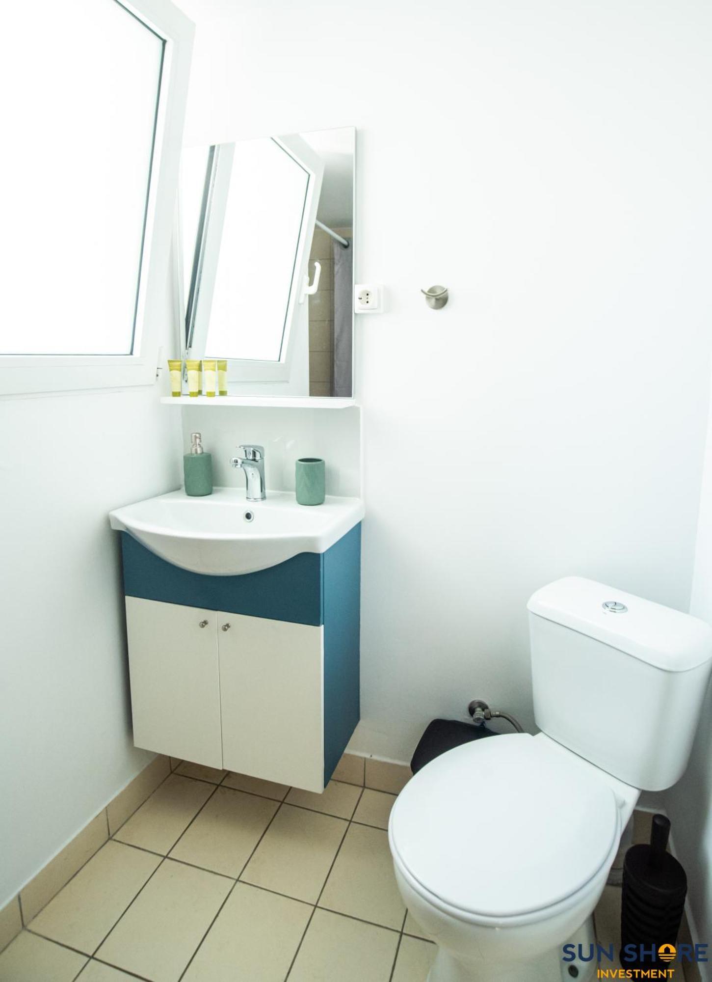 Explore Greece From Comfortable City Centre Apartment Chalkís Exteriör bild