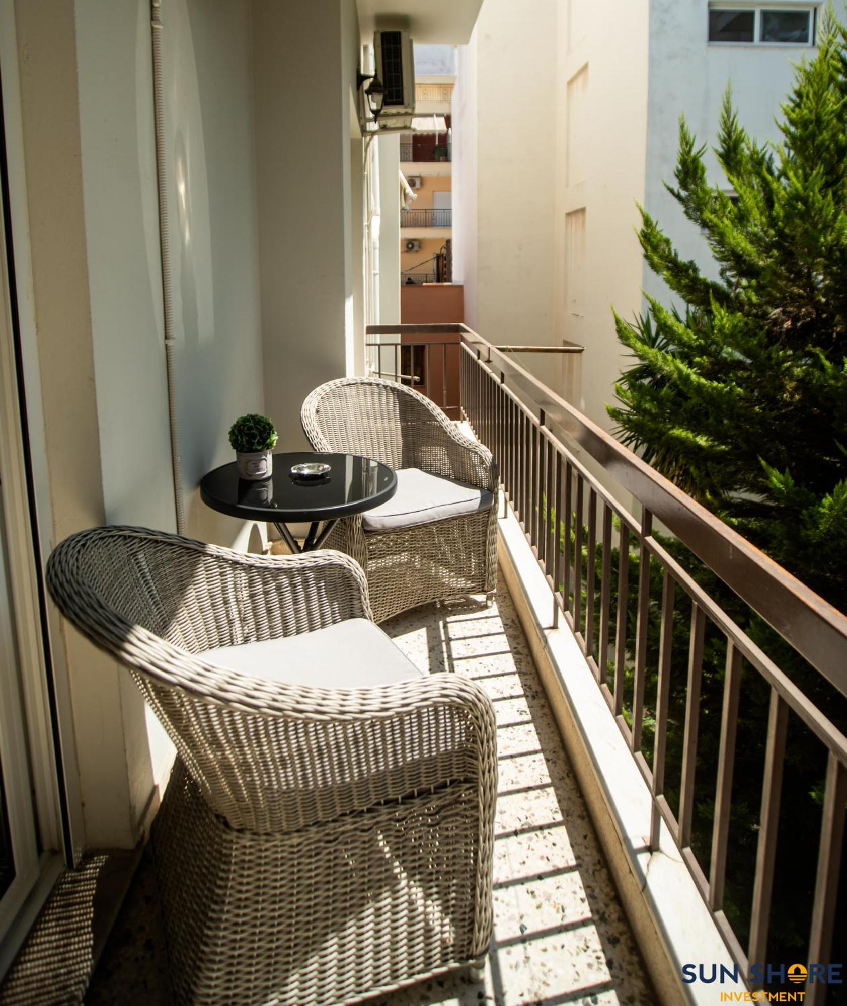 Explore Greece From Comfortable City Centre Apartment Chalkís Exteriör bild